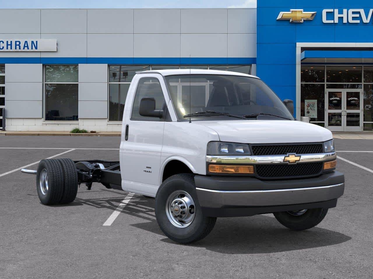 New 2026 Summit White Chevrolet 1WT image 7
