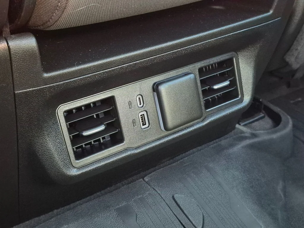 Used 2024 Downpour Metallic GMC Elevation image 18