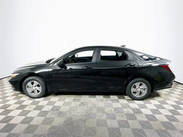 New 2026 Hyundai ELANTRA SE