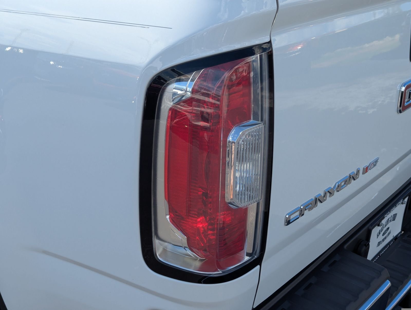 Used 2020 Summit White GMC Base image 13