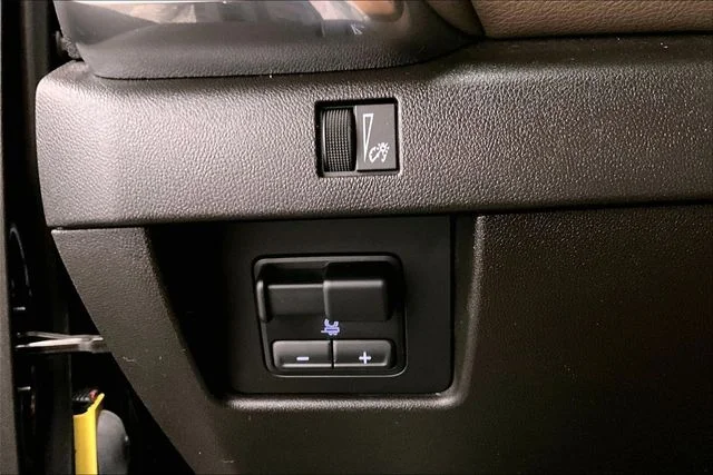 Used 2024 Onyx Black GMC Denali image 38
