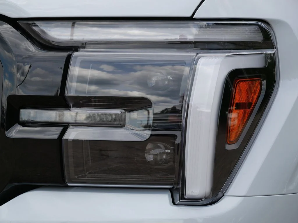 Used 2025 White Ford Lariat image 7