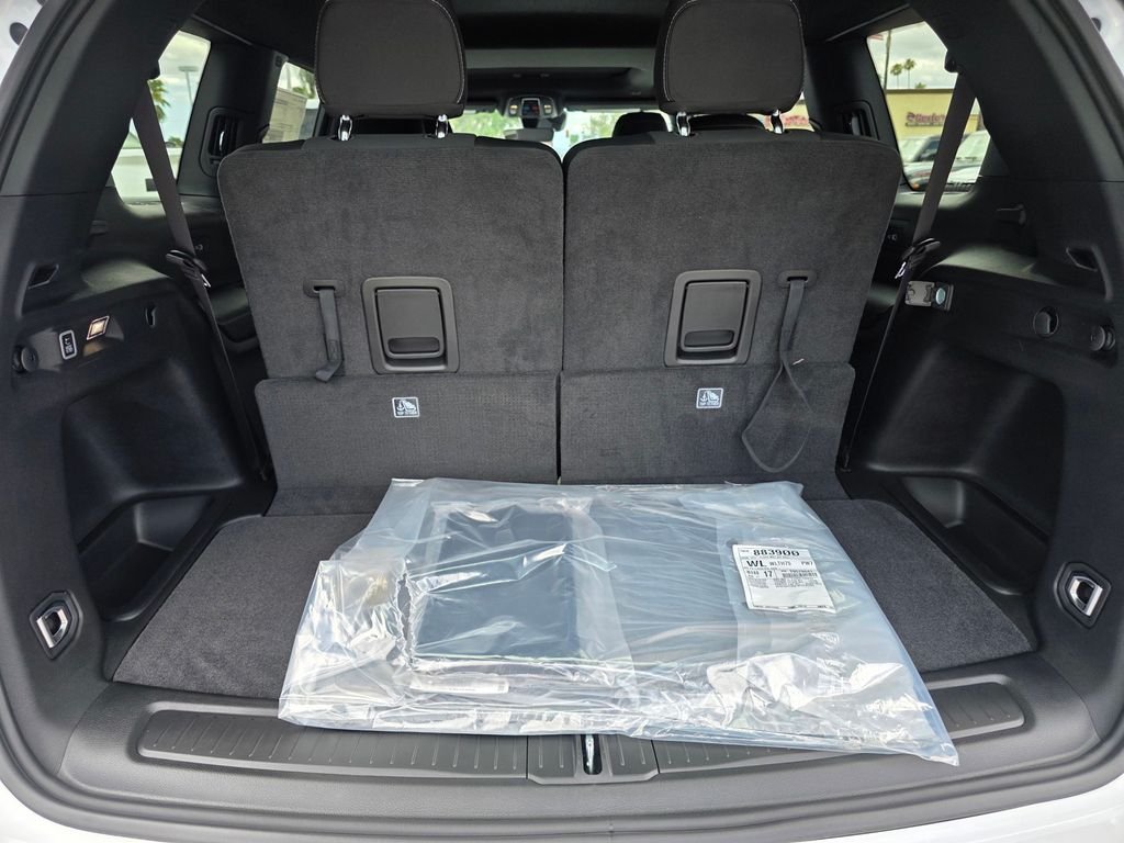 New 2026 Bright White Clear-Coat Exterior Paint Jeep Laredo image 11