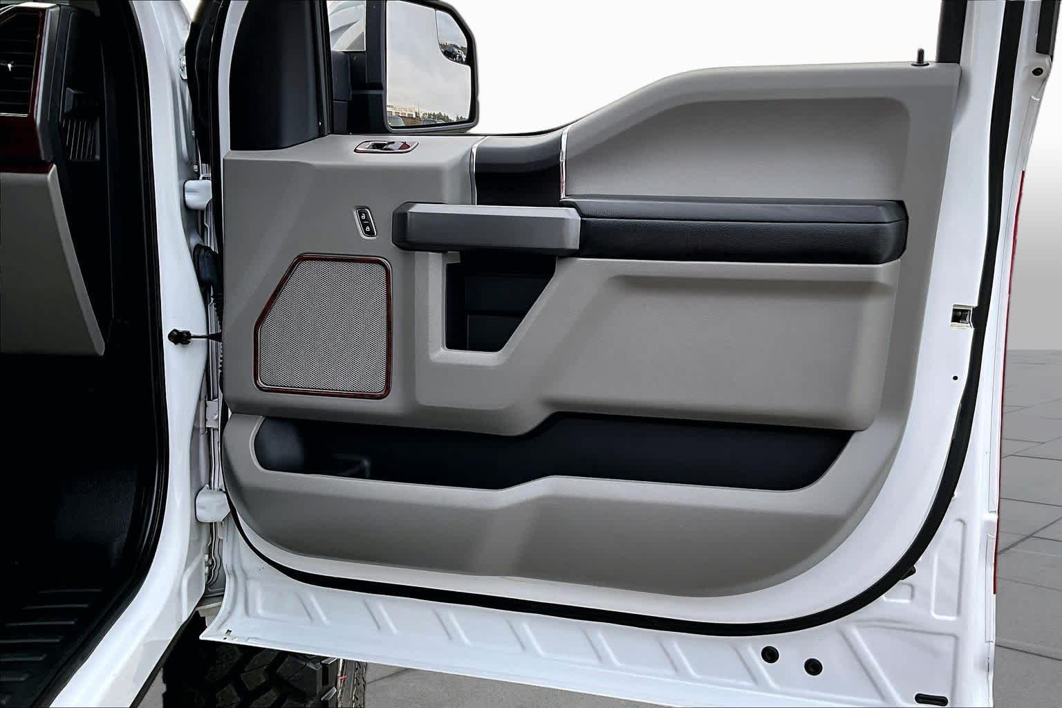 Used 2019 Oxford White Ford XLT image 21
