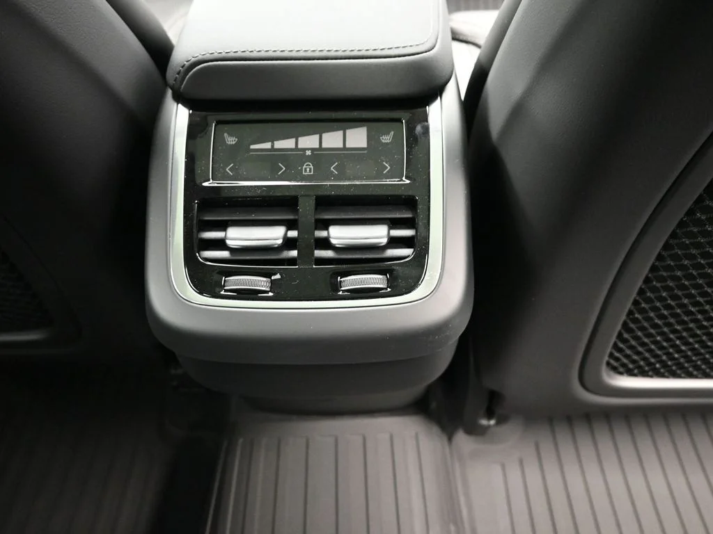 New 2026 Denim Blue Volvo B5 Ultra image 16