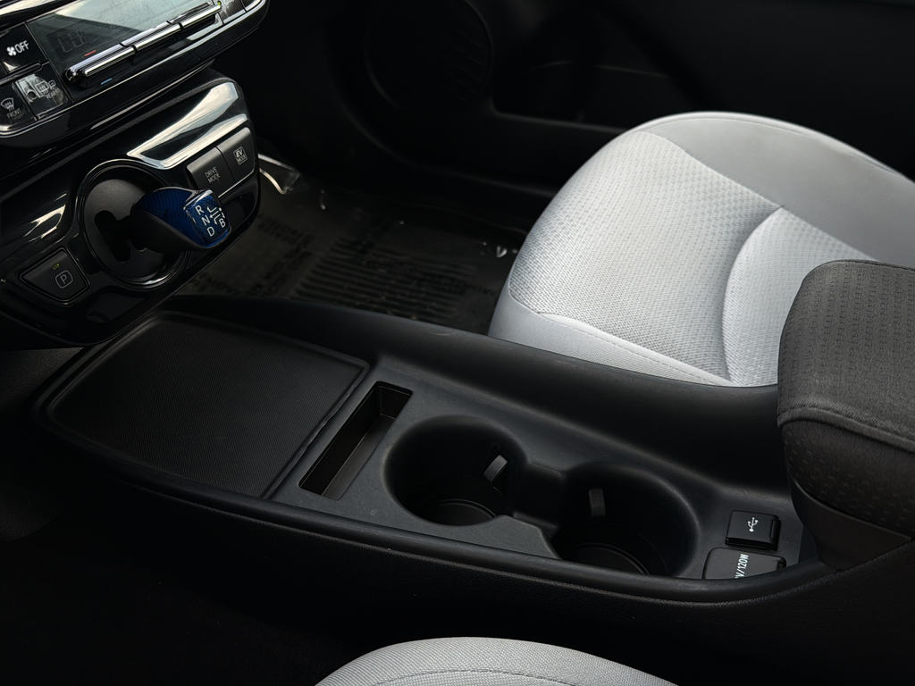 Used 2022 Pearl Toyota LE image 14
