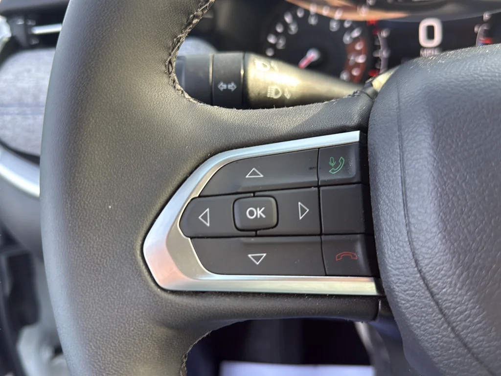 Certified Used 2025 White Jeep Latitude image 9