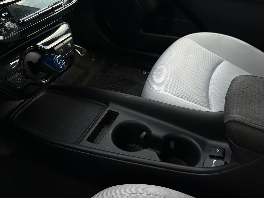 Used 2022 Pearl Toyota LE image 14
