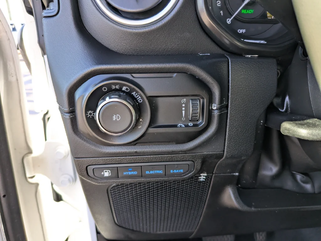 Used 2024 White Jeep High Altitude 4xe image 27