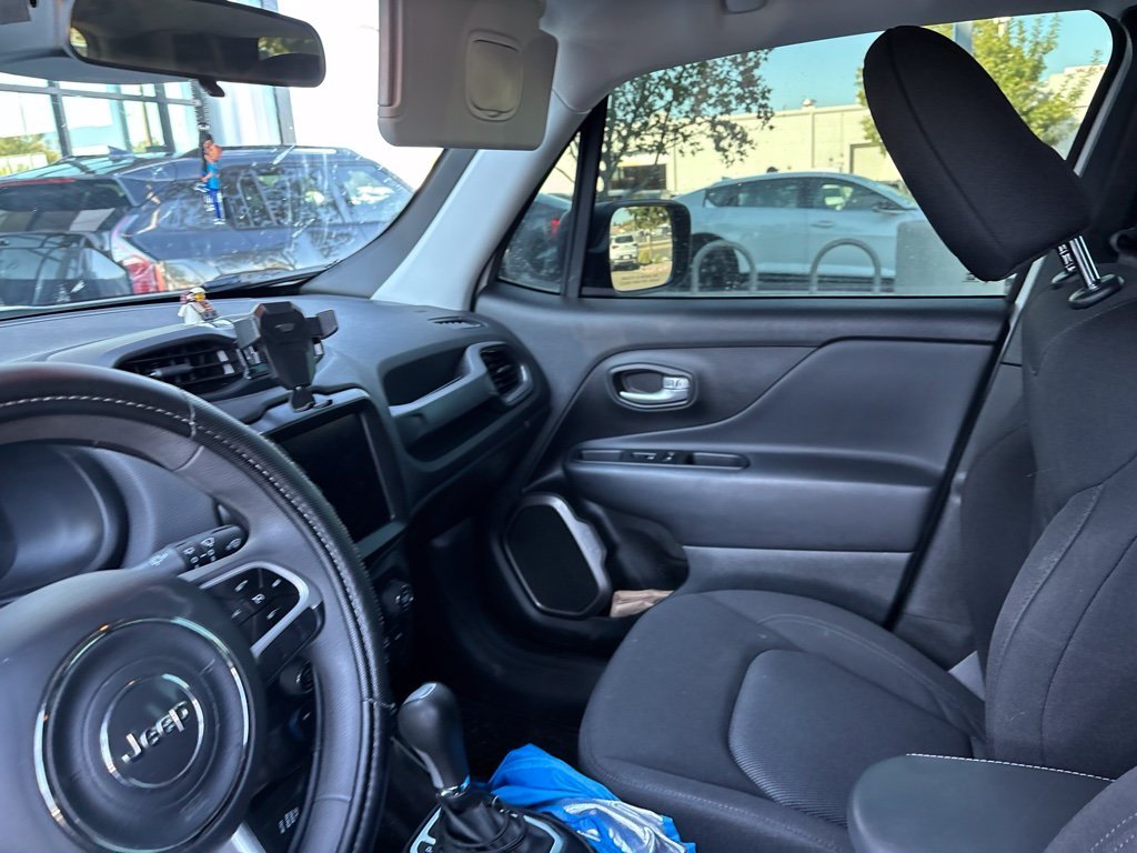 Used 2023 White Jeep Latitude image 23