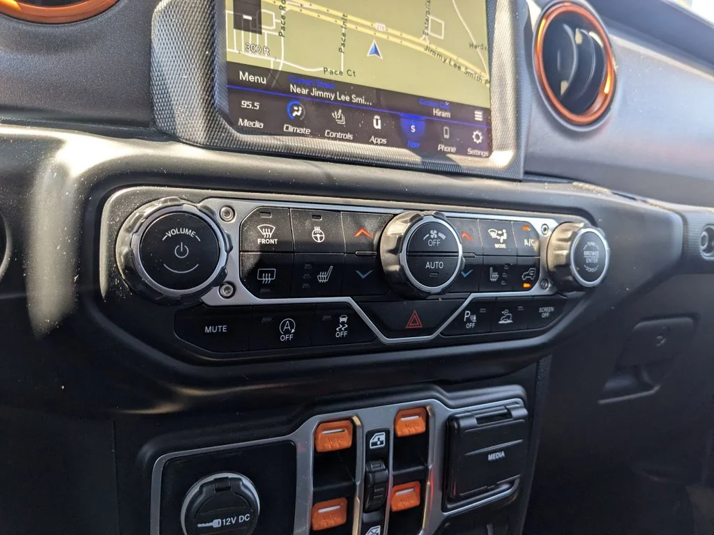 Used 2020 Black Clearcoat Jeep Mojave image 18