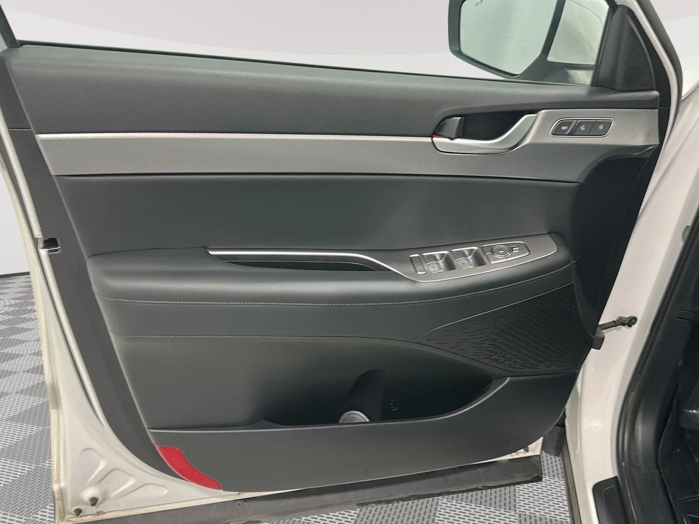 Used 2020 White Hyundai SEL image 19