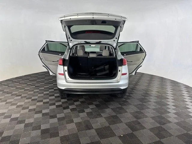 Used 2019 Silver Hyundai SE image 15