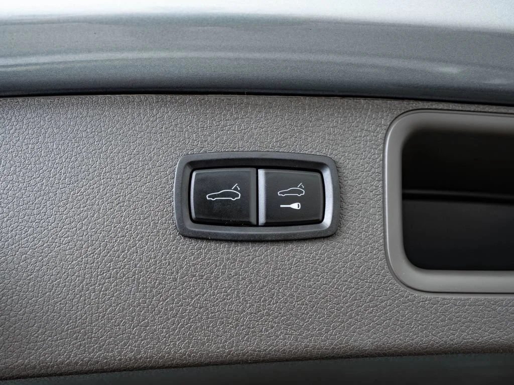 Used 2025 Dolomite Silver Metallic Porsche  image 22