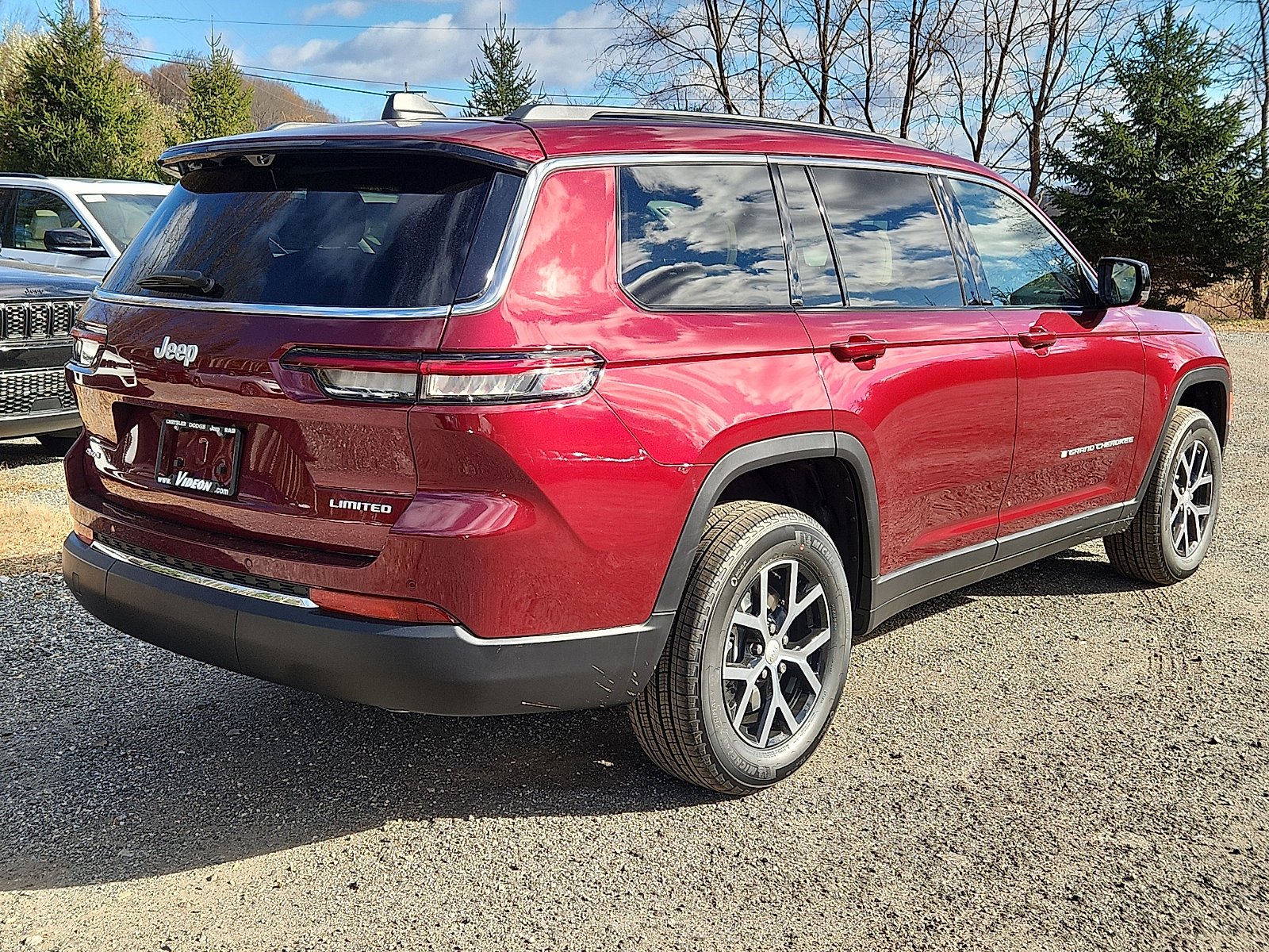 New 2025 Velvet Red Pearl-Coat Exterior Paint Jeep Limited image 4