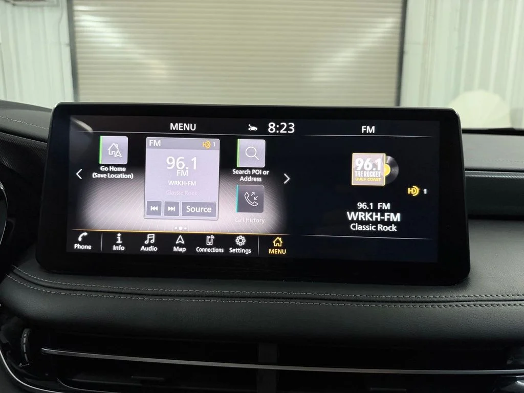 Certified Used 2023 Gray INFINITI LUXE image 18
