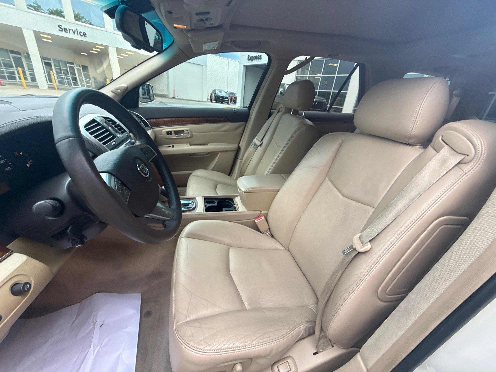 Used 2009 White Diamond Tricoat Cadillac AWD image 11