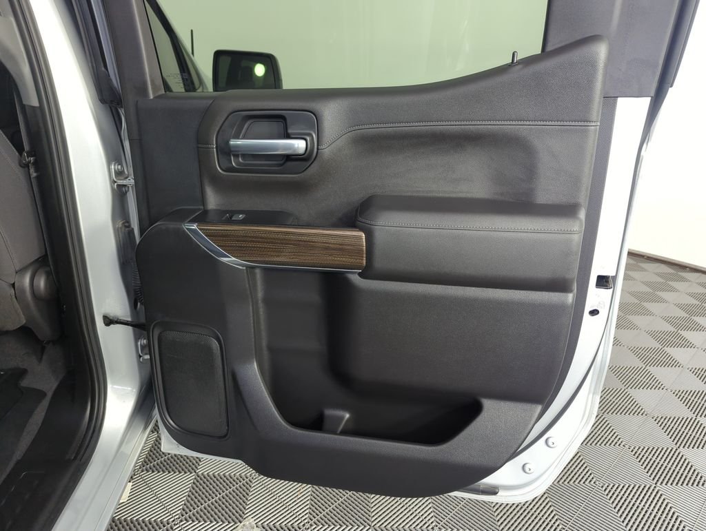 Used 2019 Silver Chevrolet RST image 29