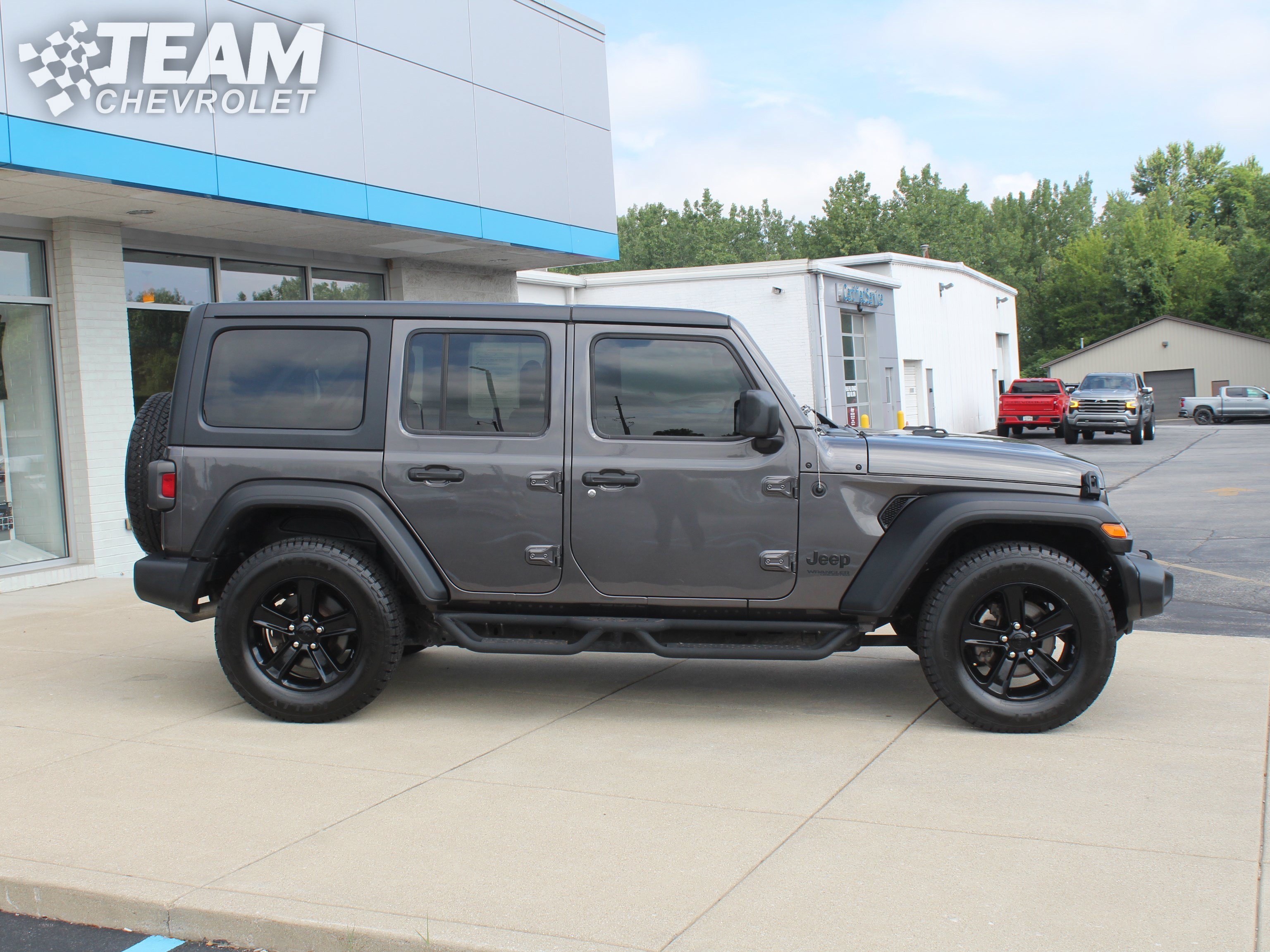 Used 2021 Gray Jeep Sport Altitude 4x4 image 3
