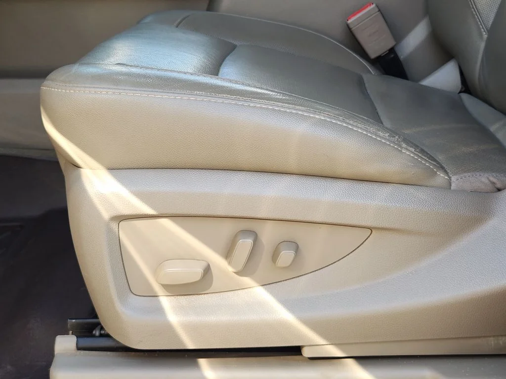 Used 2018 White Frost Tricoat GMC SLT image 25