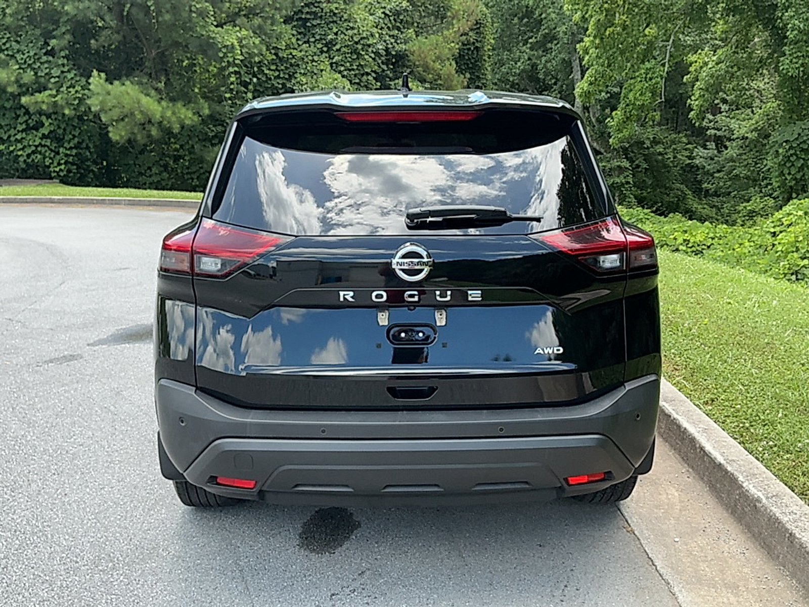 Used 2021 Super Black Nissan S Intelligent AWD image 14