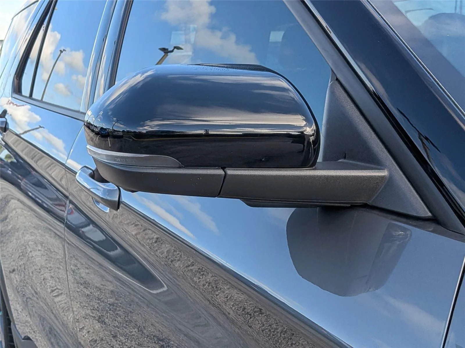 2026 Ford Explorer ST - Photo 10