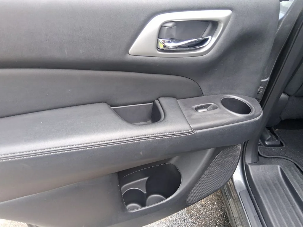 Used 2019 Gray Nissan S image 11
