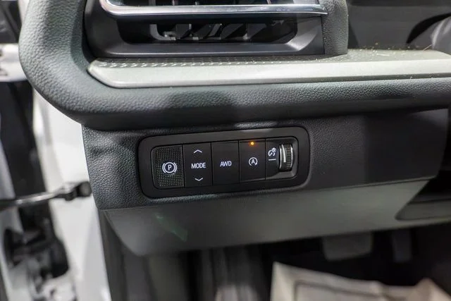 2027 Chevrolet Traverse LT - Photo 16