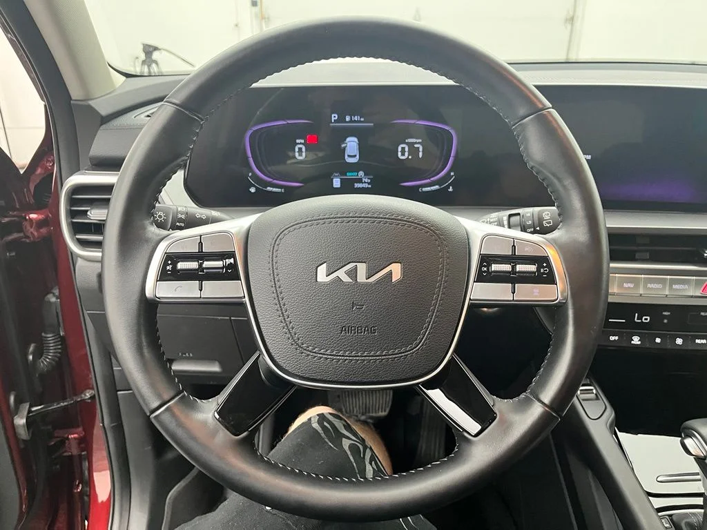 Used 2024 Red Kia S image 19