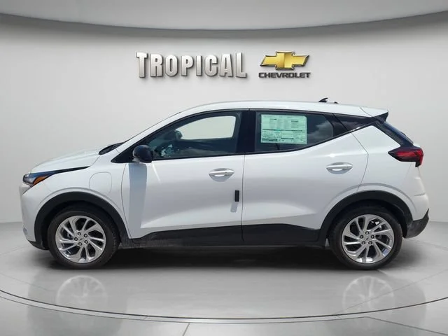 New 2027 Summit White Chevrolet LT image 2