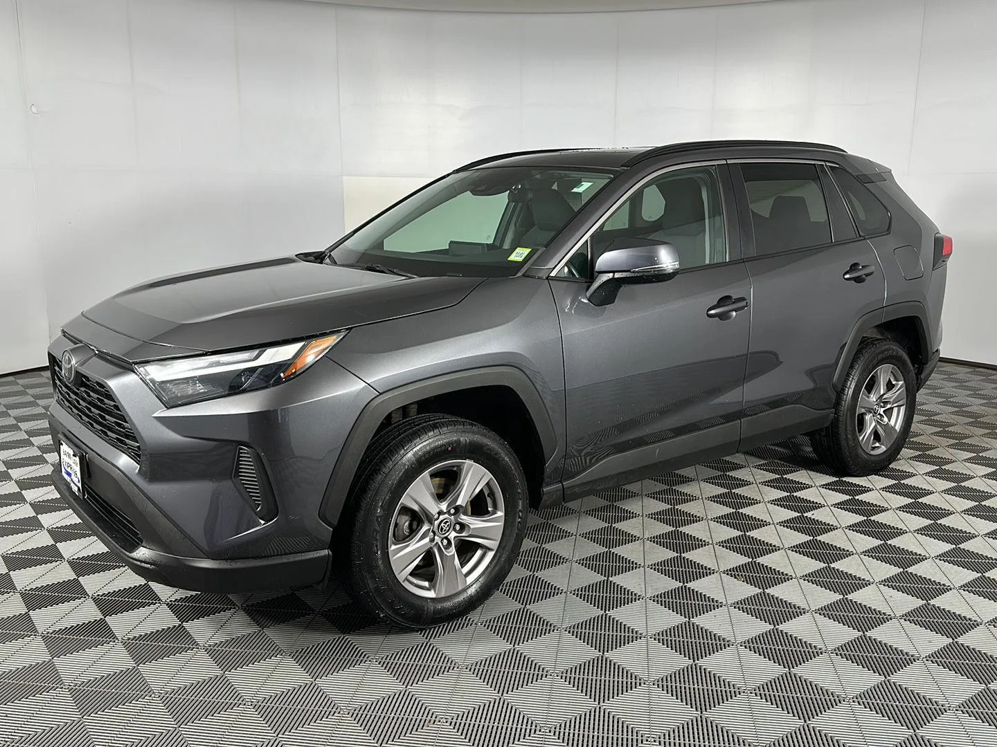 Used 2022 Magnetic Gray Metallic Toyota XLE image 4