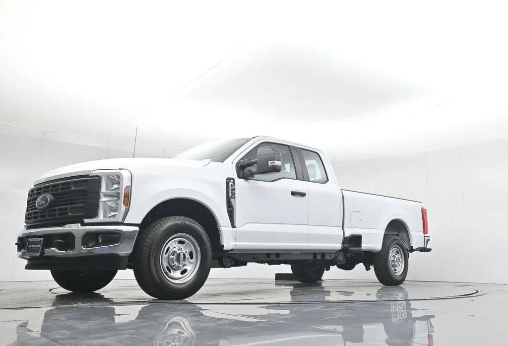New 2026 Oxford White Ford XL image 46