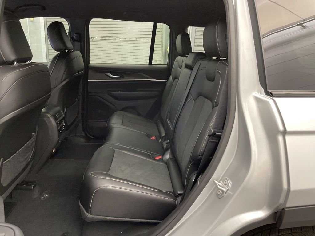 New 2026 Silver Zynith Exterior Paint Jeep Altitude image 17