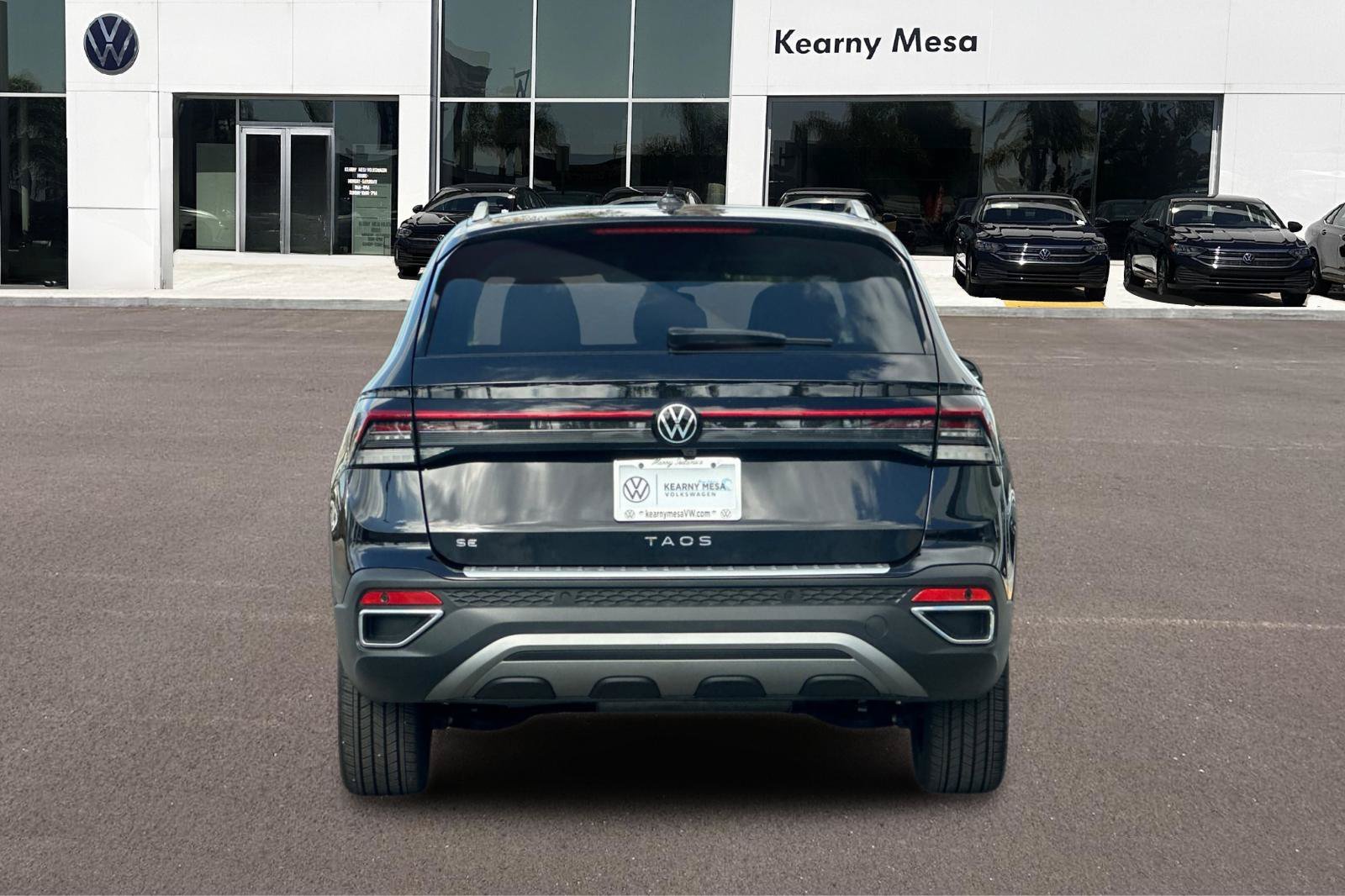 Certified Used 2025 Deep Black Pearl Volkswagen 1.5T SE image 5
