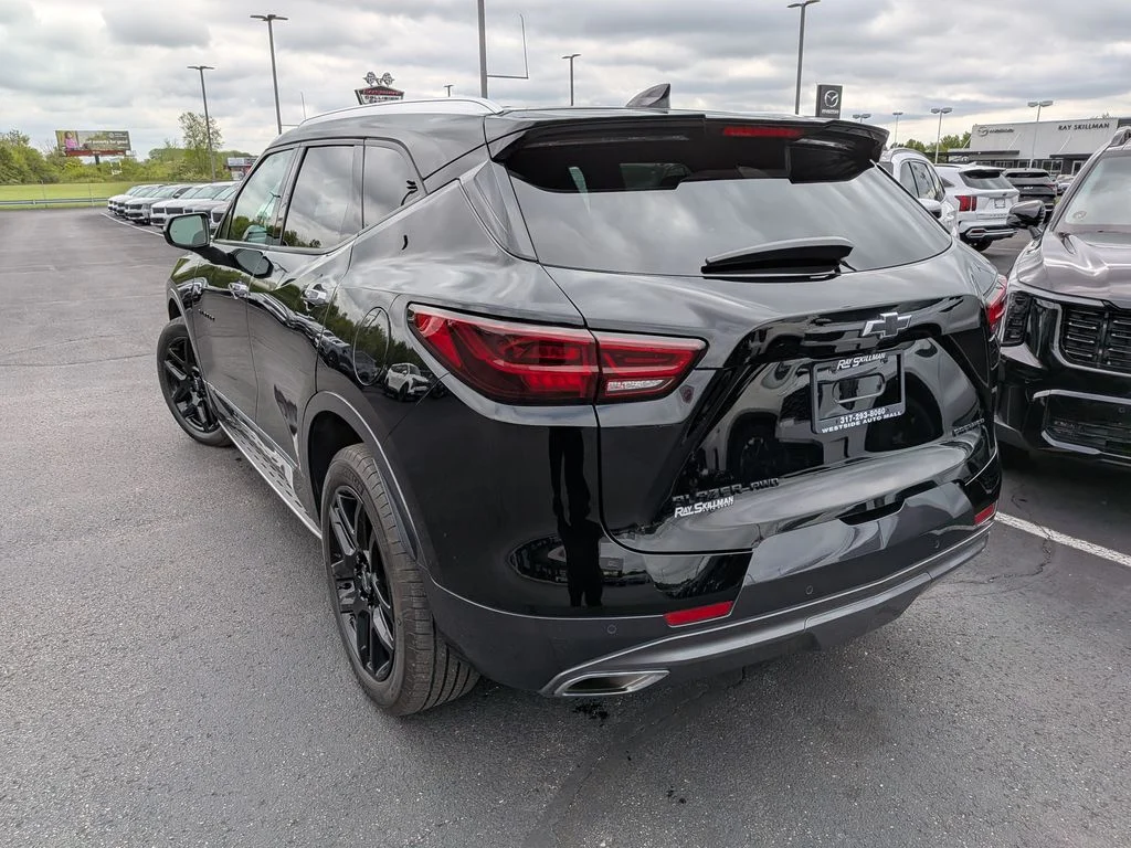 Used 2023 Black Chevrolet Premier image 5