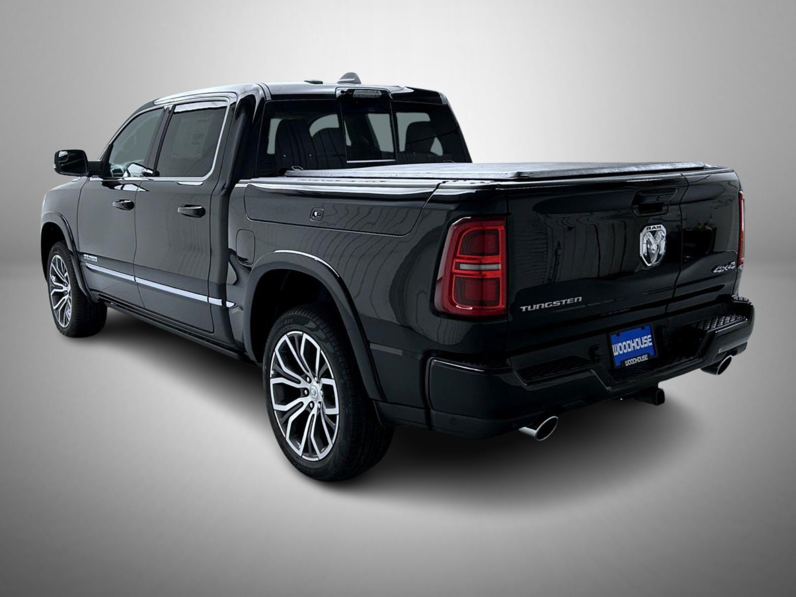 New 2027 Diamond Black Crystal Pearl-Coat Exterior Paint RAM Tungsten image 7