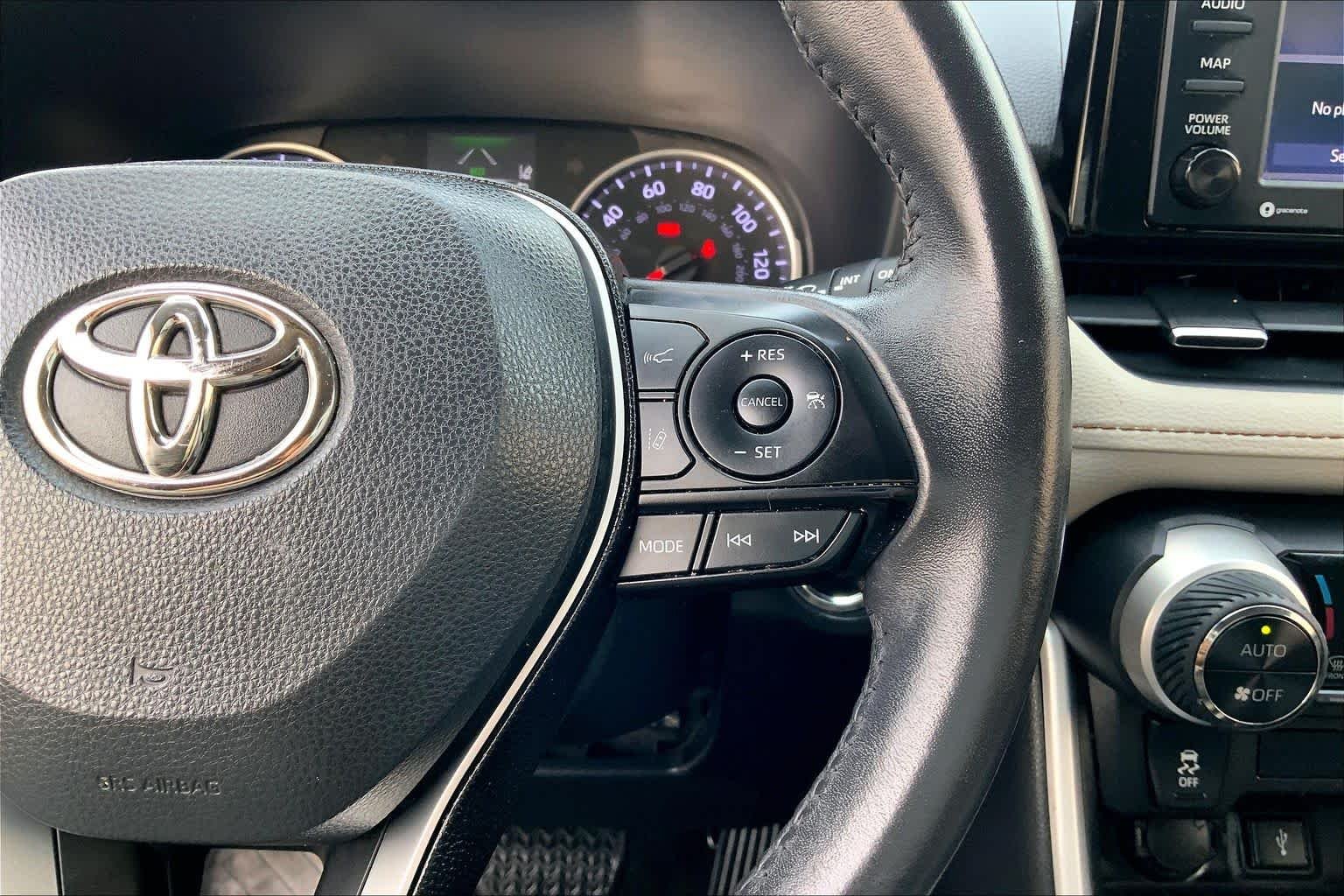 Used 2021 Midnight Black Metallic Toyota XLE Premium image 24