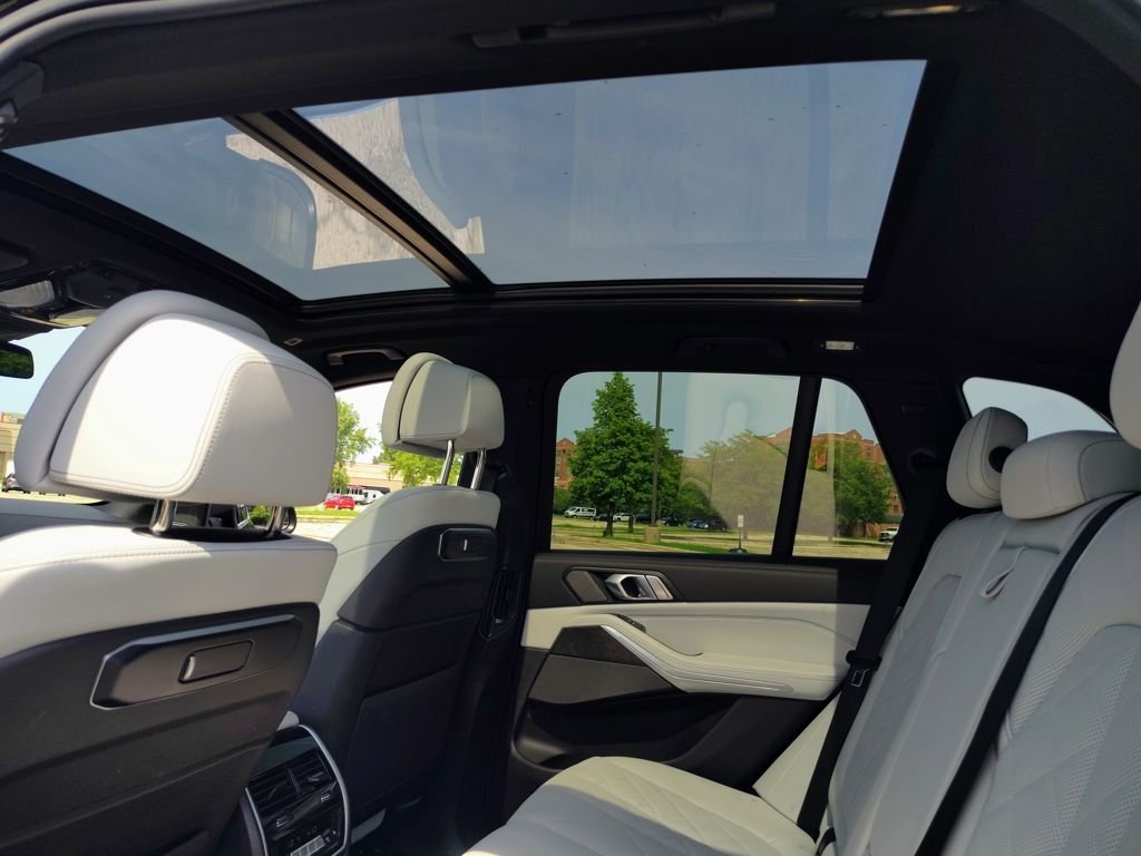 Used 2026 Black BMW xDrive40i image 36