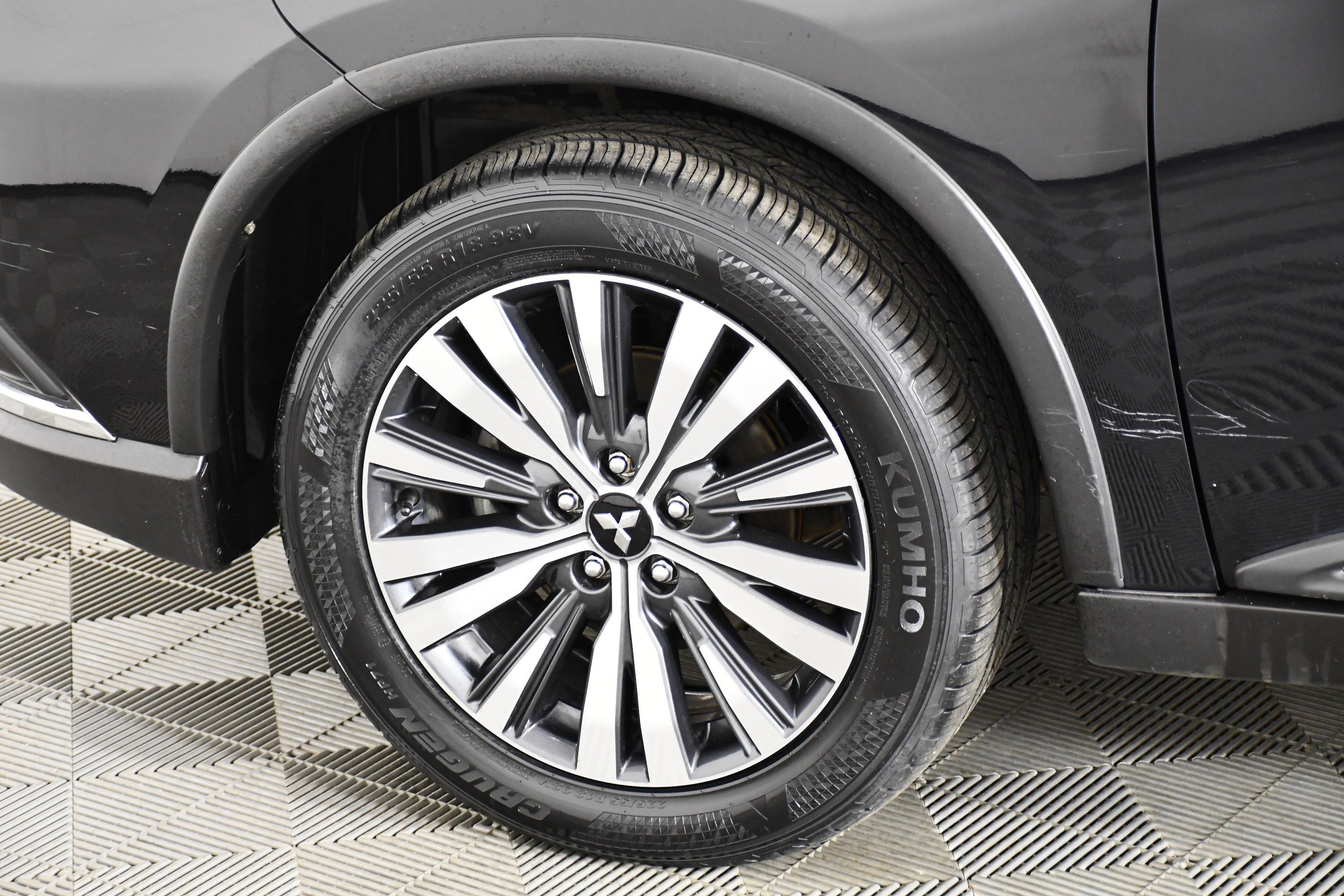 Used 2020 Labrador Black Metallic Mitsubishi SEL image 52