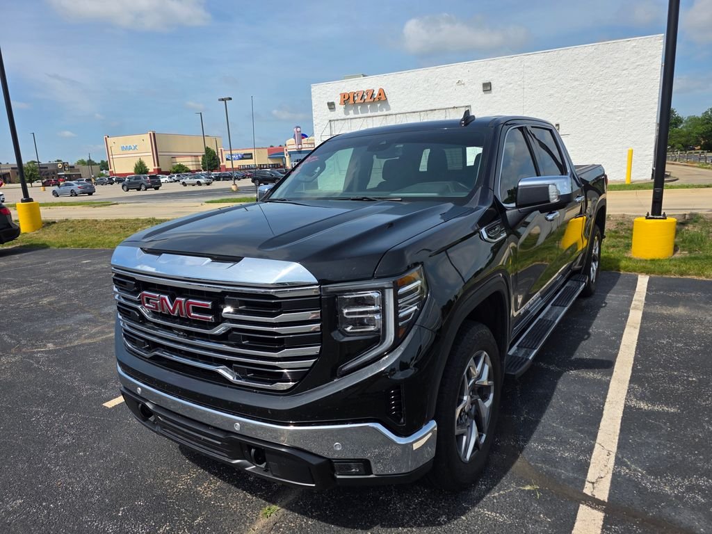 Used 2024 Onyx Black GMC SLT image 2
