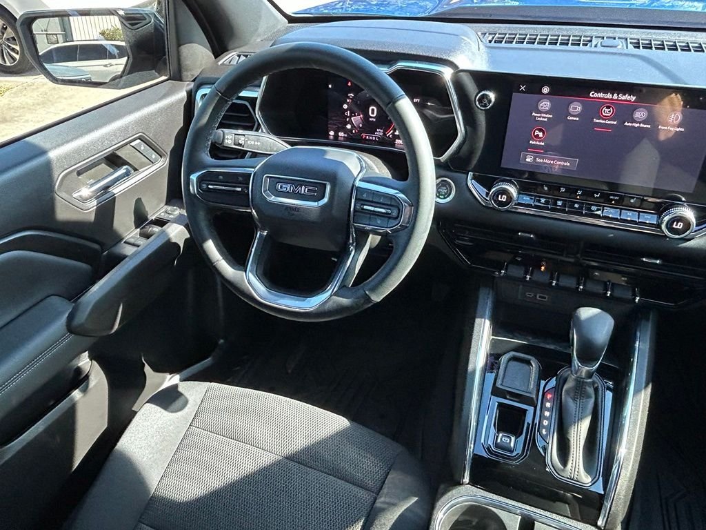 Used 2023 Blue GMC Elevation image 9