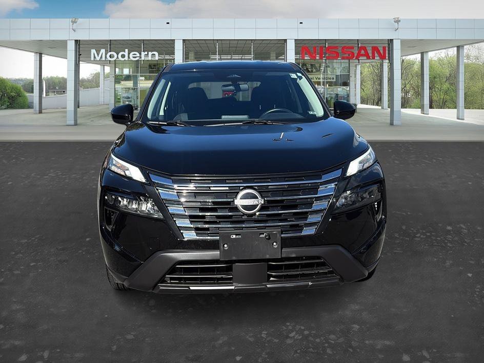 Used 2025 Super Black Nissan SV image 8