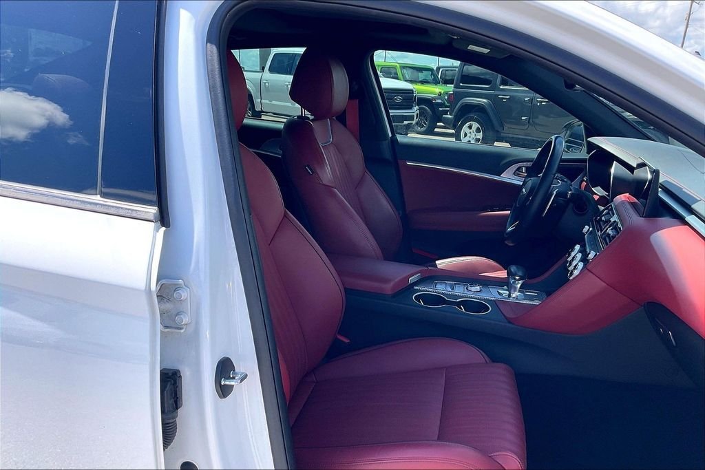 Used 2023 White Genesis 3.3T image 30