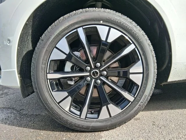 New 2026 Crystal White Volvo Plus image 19