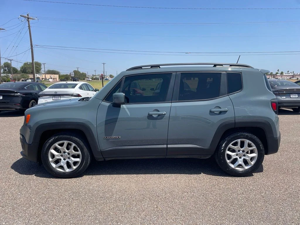 Used 2018 Gray Jeep Latitude image 4