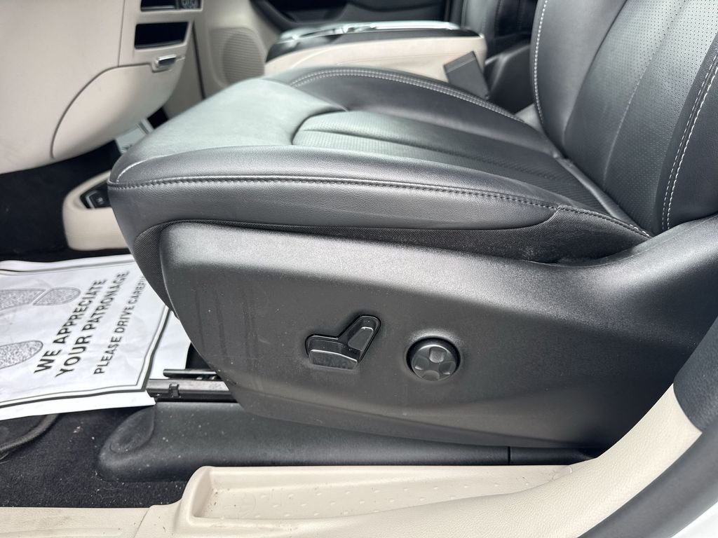 Used 2024 White Chrysler Touring L image 12