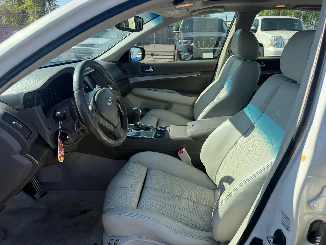 Used 2012 Moonlight White INFINITI X image 11