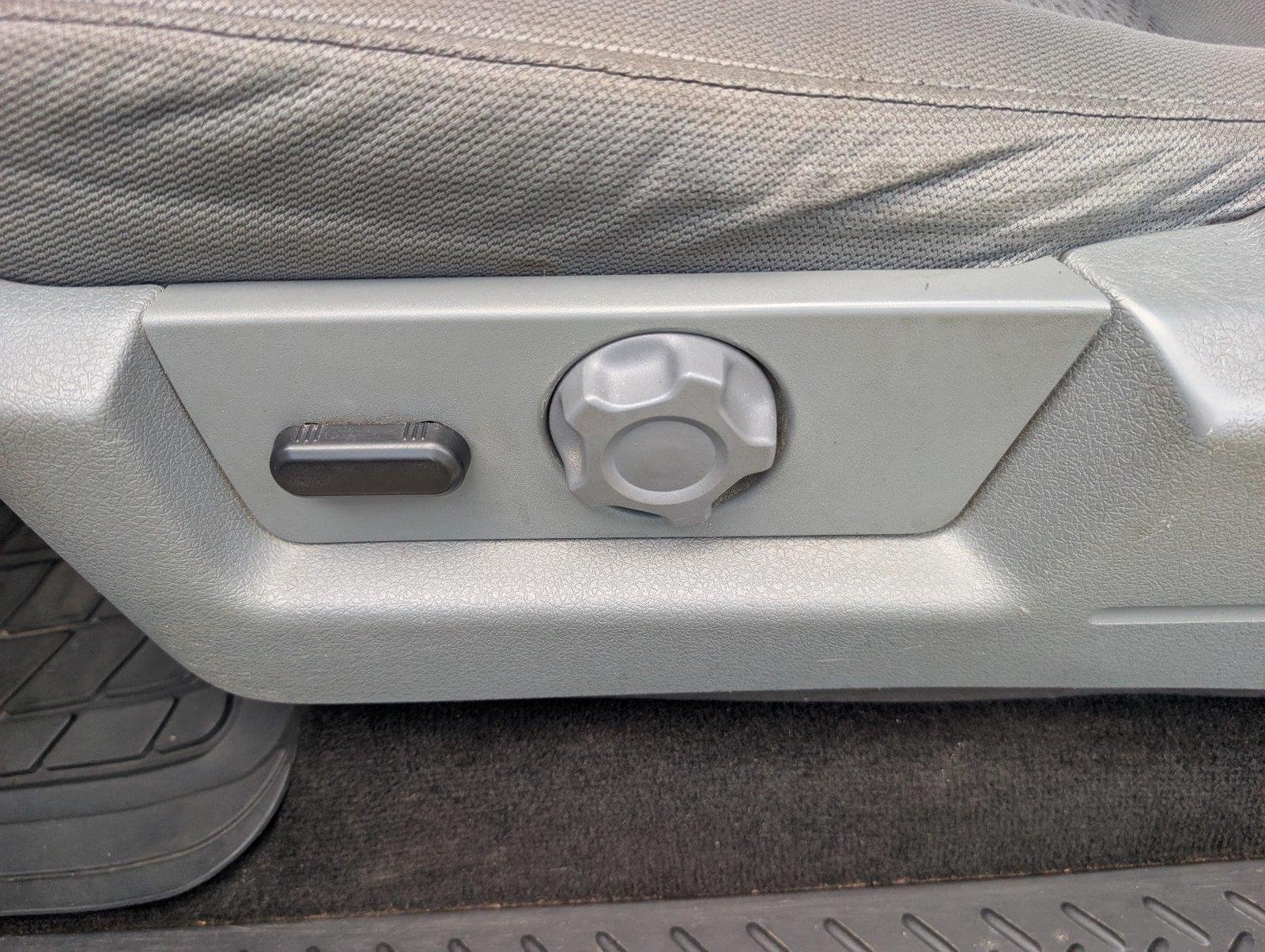 Used 2013 Oxford White/Ingot Silver Metallic Ford XLT image 16