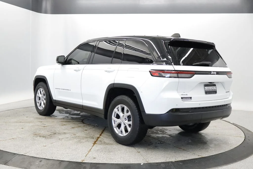 Used 2022 White Jeep Limited image 3