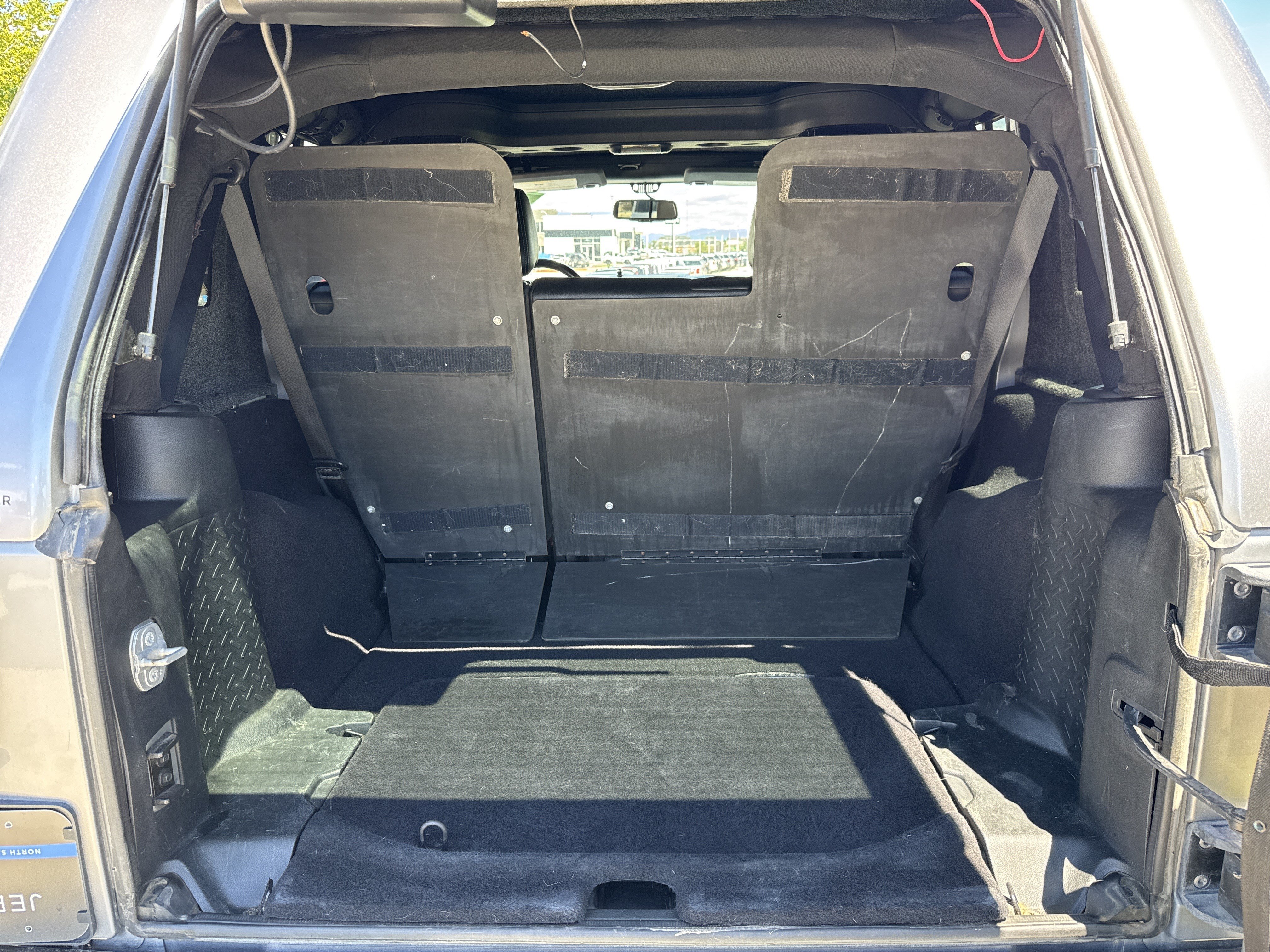 Used 2018 Silver Jeep Rubicon 4x4 image 25